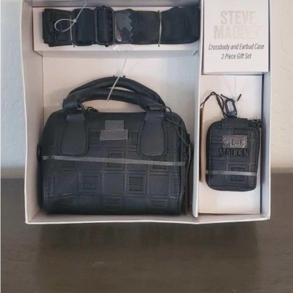 Steve Madden Black Crossbody and Earbud Case Set